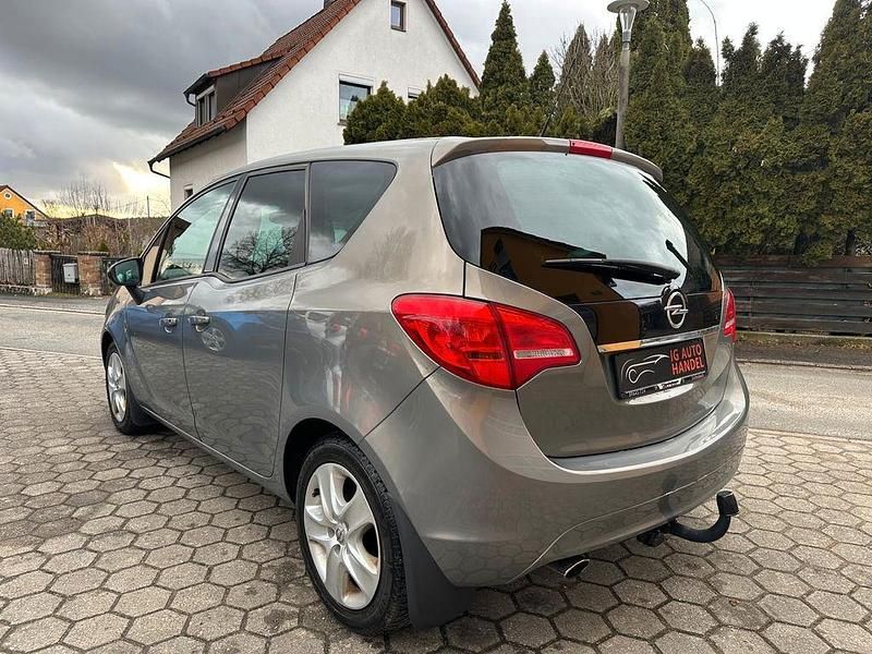 Gebraucht Opel Meriva Design Edition 140 PS (102 kW) 2011 Grau Van / Kleinbus