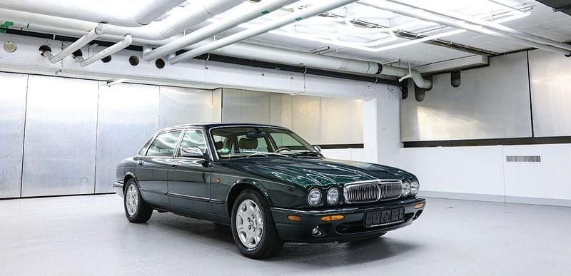 Grün Gebraucht 2000 Jaguar XJ8 Sovereign Limousine | 19.900 € (Fairer Preis) - Bild 1/4