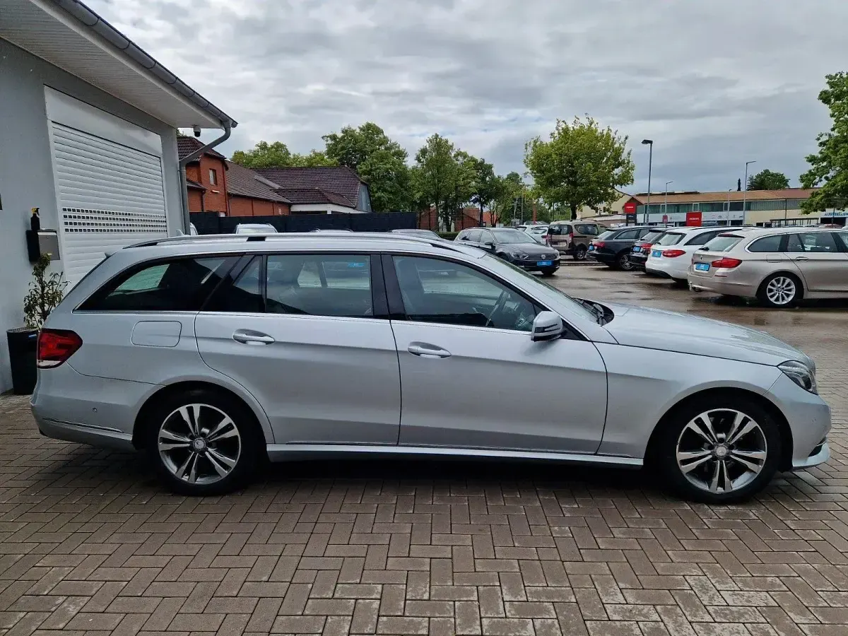 Używany Mercedes E250 204 KM (150 kW) 2016 Srebrny Kombi
