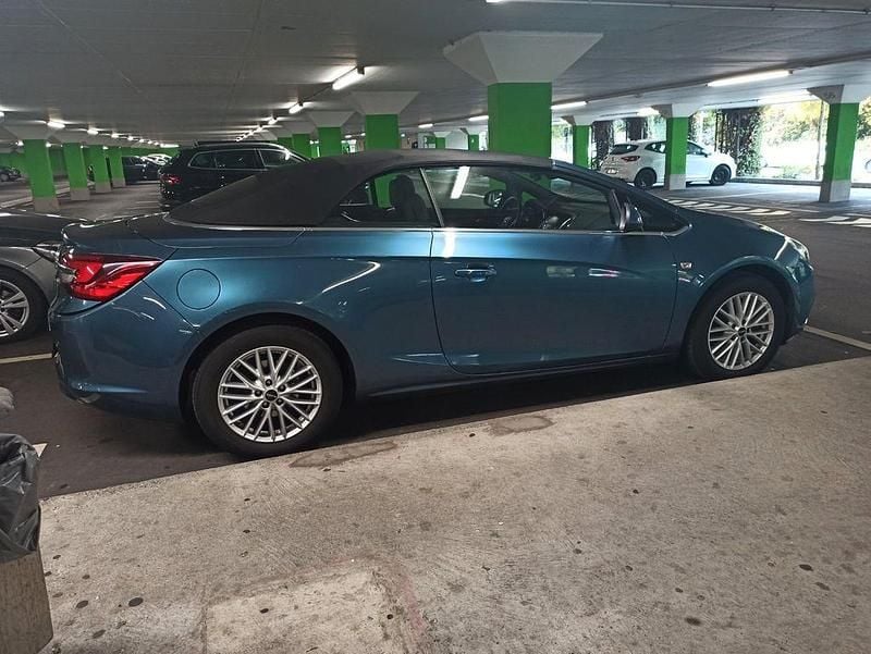Gebraucht Opel Cascada Edition 165 PS (121 kW) 2014 Blau Cabrio