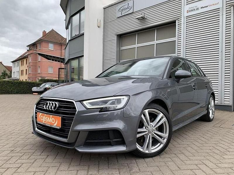 Grau Gebraucht 2020 Audi A3 Comfort Limousine | 23.440 € (Fairer Preis) - Bild 1/4