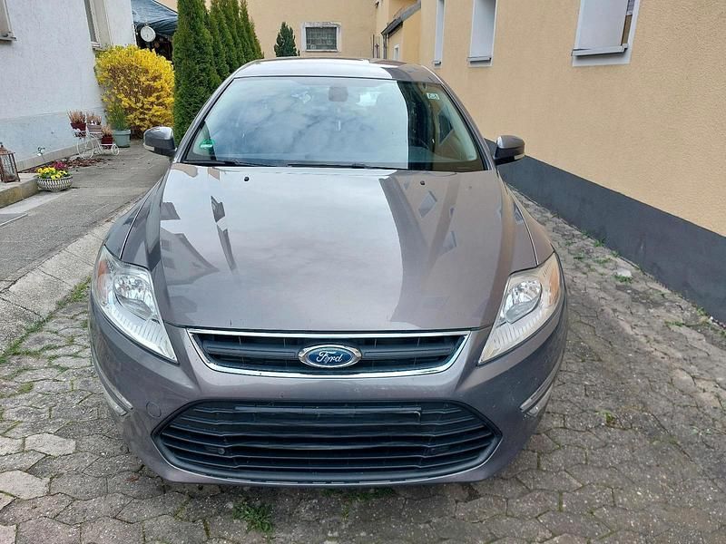 Braun Gebraucht 2011 Ford Mondeo Limousine | 4.000 € (Teuer) - Bild 1/4