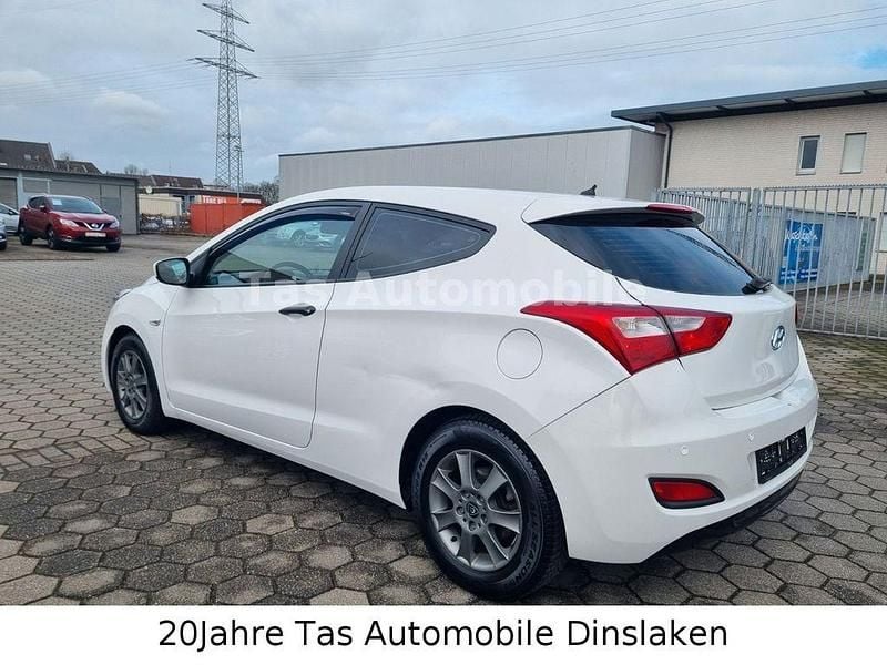 Gebraucht Hyundai i30 Edition 99 PS (72 kW) 2013 Weiß Coupé