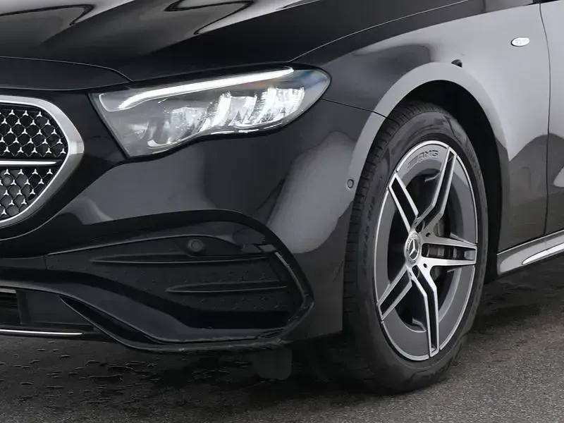 Gebraucht Mercedes E300 AMG 197 PS (144 kW) 2025 Schwarz Limousine