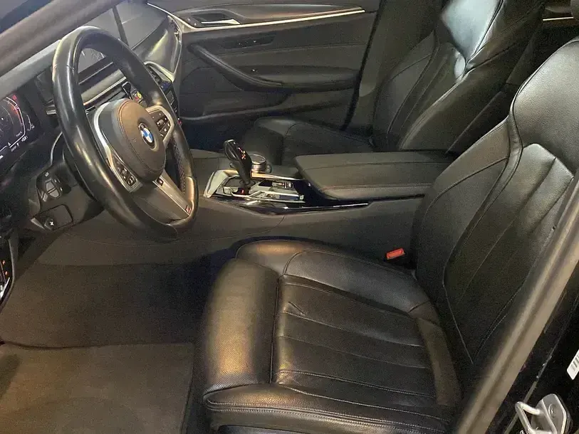 Second-hand BMW 520 Shadowline 190 CP (139 kW) 2023 Negru Break