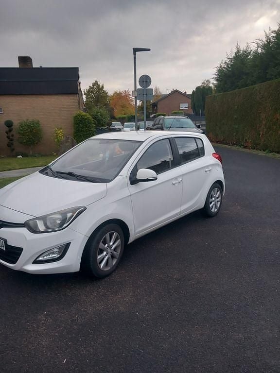 Gebraucht 2013 Hyundai i20 Classic Limousine | 3.700 € (Fairer Preis) - Bild 1/4