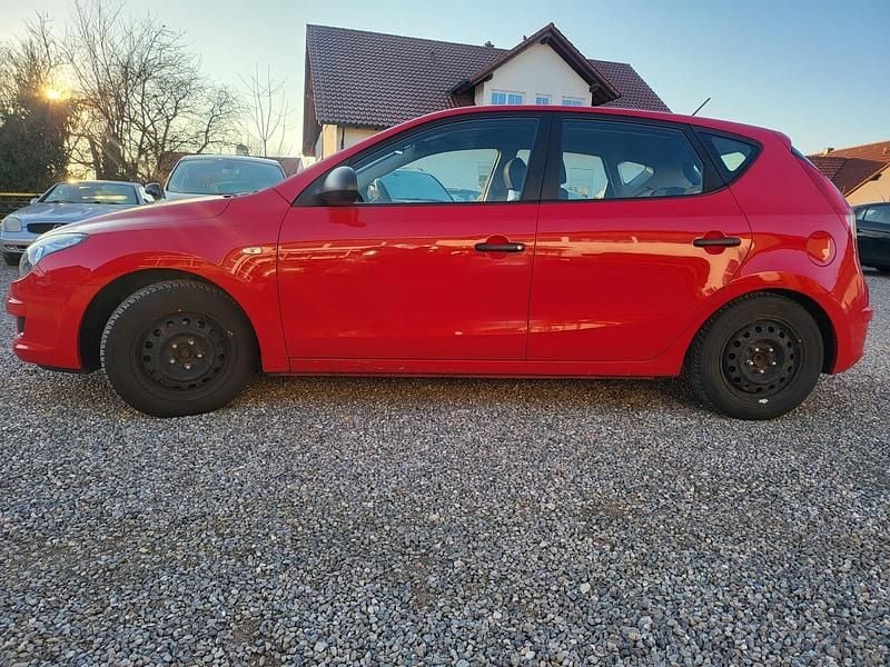 Gebraucht Hyundai i30 Edition+ 109 PS (80 kW) 2009 Rot Limousine