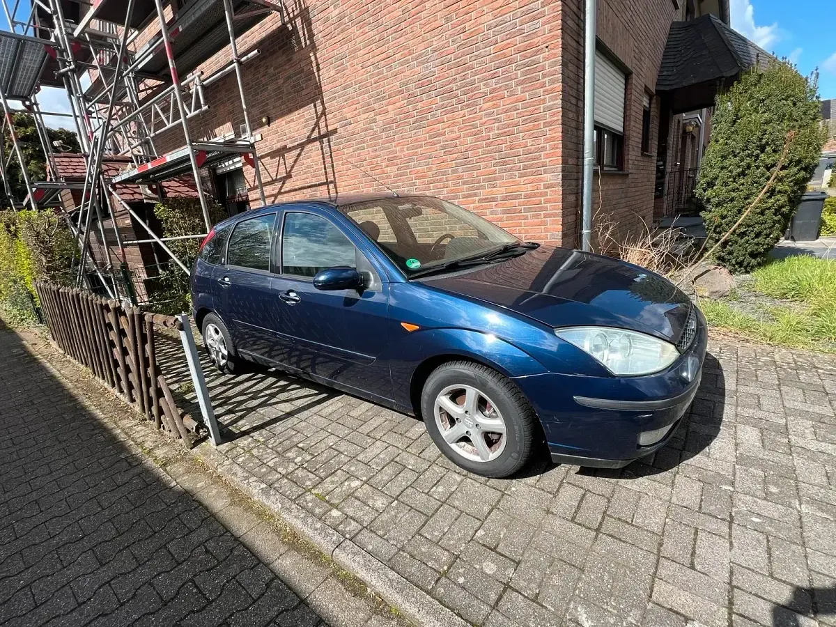 Second-hand Ford Focus 103 CP (75 kW) 2003 Albastru Hatchback