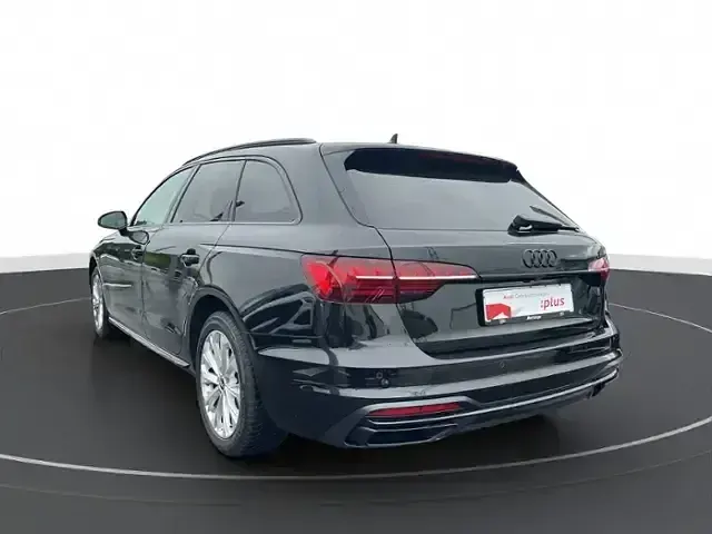 Gebraucht Audi A4 Advanced 163 PS (119 kW) 2021 Mythosschwarz metallic Kombi
