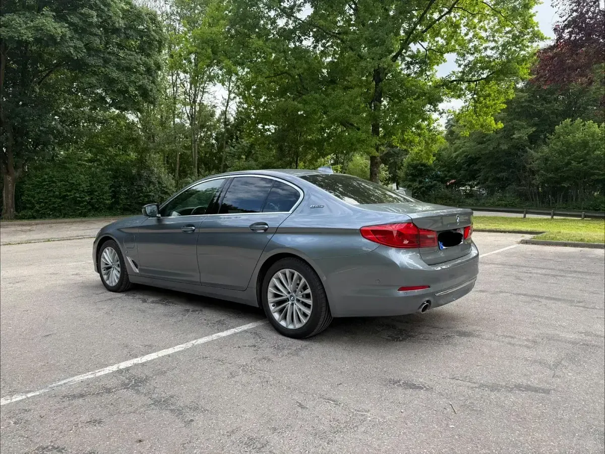 Gebraucht BMW 530e Luxury Line 252 PS (185 kW) 2019 Grau Limousine