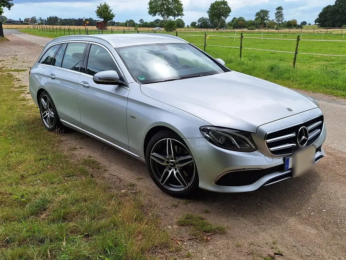 Gebraucht Mercedes E220 Style 194 PS (142 kW) 2019 Silber Kombi