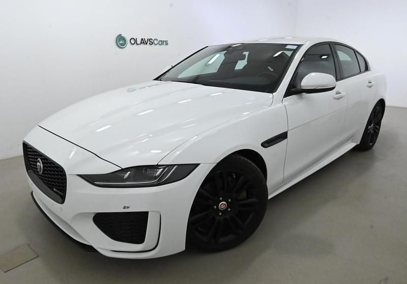 Weiß Gebraucht 2020 Jaguar XE R-Dynamic Limousine | 16.880 € (Superpreis) - Bild 1/4