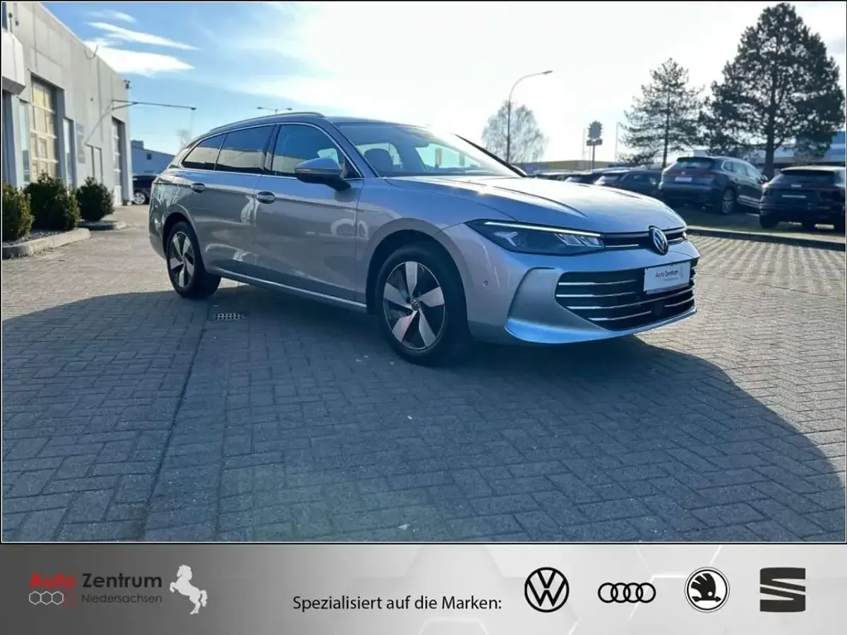 Gebraucht VW Passat Business 150 PS (110 kW) 2025 Oyster silver metallic Kombi