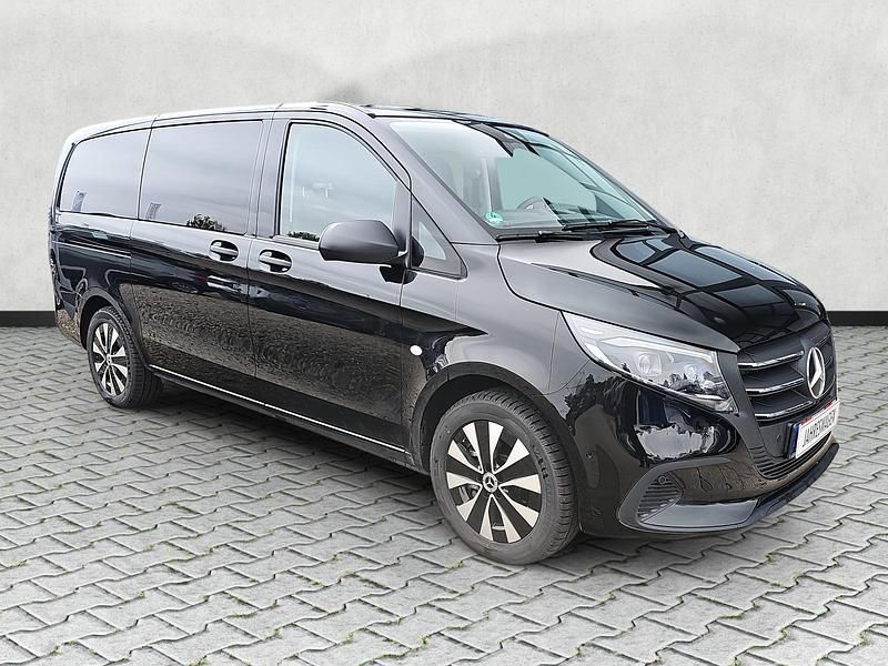 Obsidianschwarz metallic Gebraucht 2025 Mercedes Vito Kombi | 52.250 € - Bild 1/4