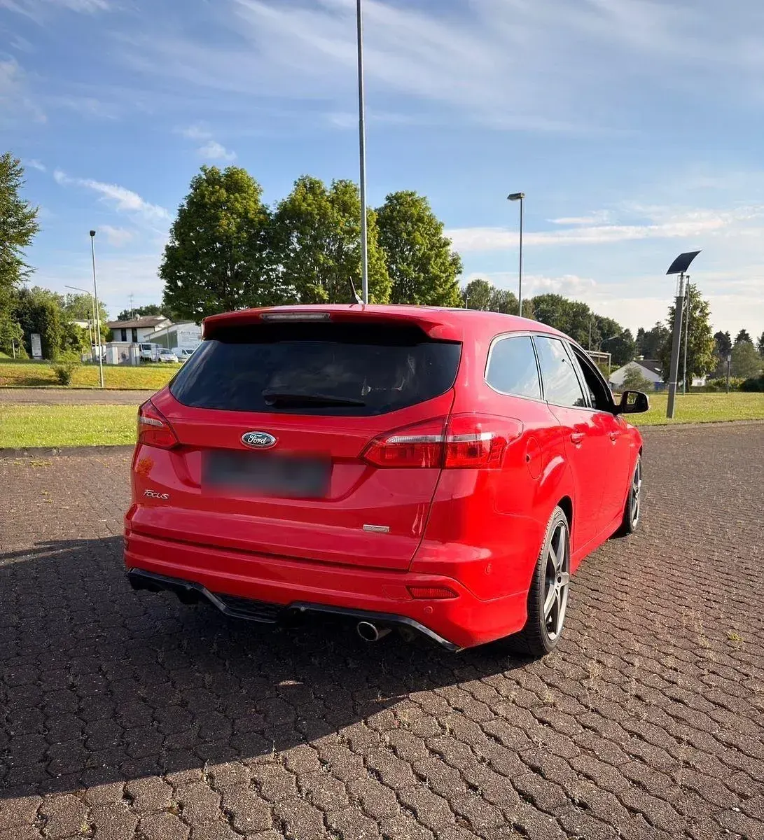 Gebraucht Ford Focus ST-Line 150 PS (110 kW) 2018 Rot Kombi