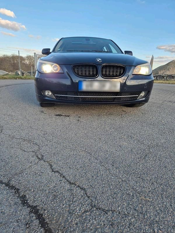Gebraucht BMW 530 235 PS (172 kW) 2007 Blau Kombi
