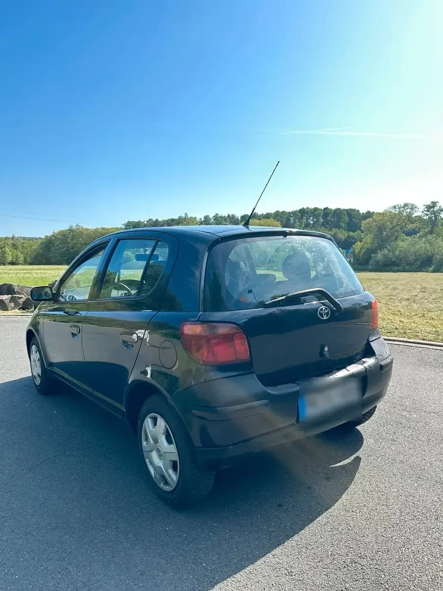 Gebraucht Toyota Yaris 65 PS (47 kW) 2004 Schwarz Kleinwagen