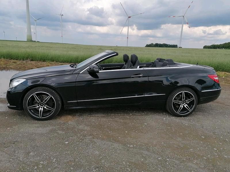 Gebraucht Mercedes E350 300 PS (220 kW) 2012 Schwarz Cabrio