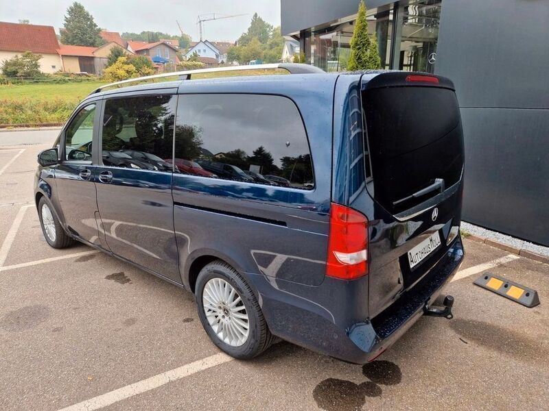 Gebraucht Mercedes V220 Edition 163 PS (119 kW) 2018 Blau Van / Kleinbus