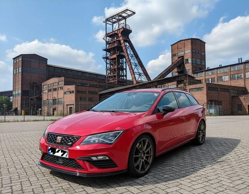 Rot Gebraucht 2018 Cupra Leon Limousine | 23.900 € (Fairer Preis) - Bild 1/4