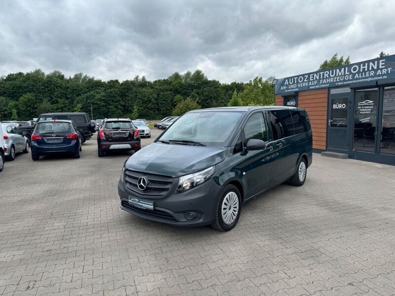 Grün Gebraucht 2020 Mercedes Vito Edition Van / Kleinbus | 19.990 € (Guter Preis) - Bild 1/4