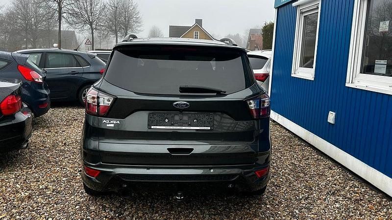 Gebraucht Ford Kuga ST-Line 179 PS (131 kW) 2018 Grün SUV