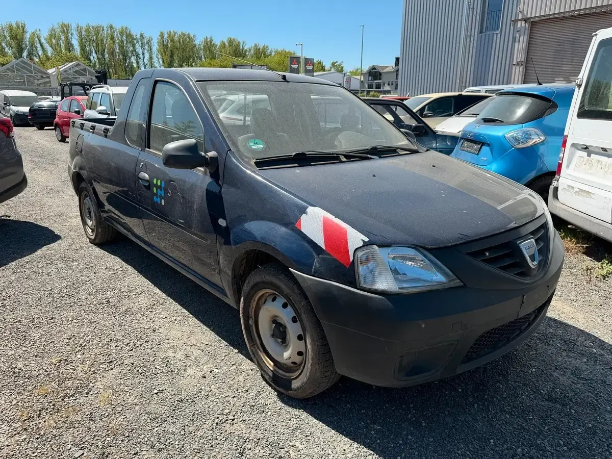 Second-hand Dacia Logan 84 CP (61 kW) 2011 Albastru Pickup