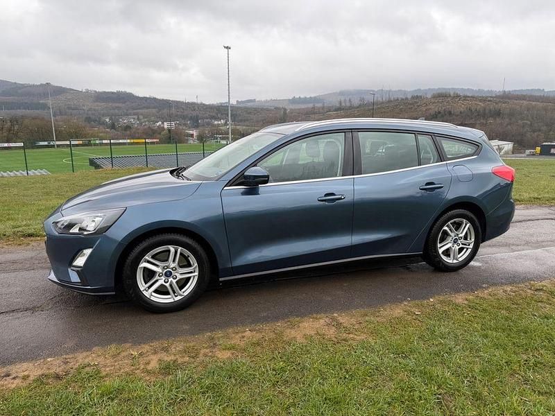 Gebraucht Ford Focus Cool & Connect 120 PS (88 kW) 2021 Blau Limousine