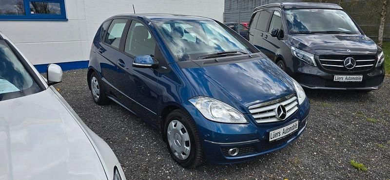 Gebraucht Mercedes A180 116 PS (85 kW) 2010 Blau Limousine