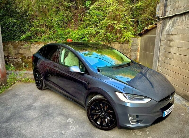 Grau Gebraucht 2018 Tesla Model X SUV | 36.900 € (Etwas zu teuer) - Bild 1/4