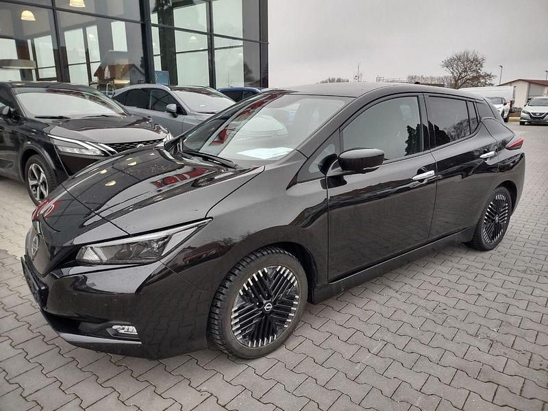 Gebraucht Nissan Leaf N-Connecta 110 kW (150 PS) 2022 Schwarz Kleinwagen