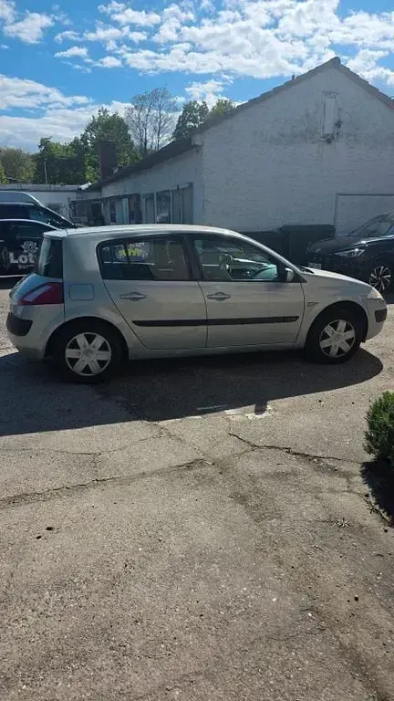 Gebraucht Renault Mégane Authentique 82 PS (60 kW) 2005 Grau Limousine