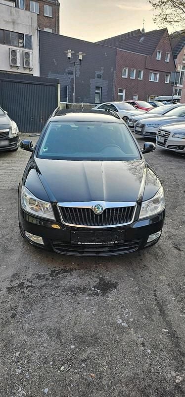 Gebraucht Skoda Octavia 105 PS (77 kW) 2011 Schwarz Kombi