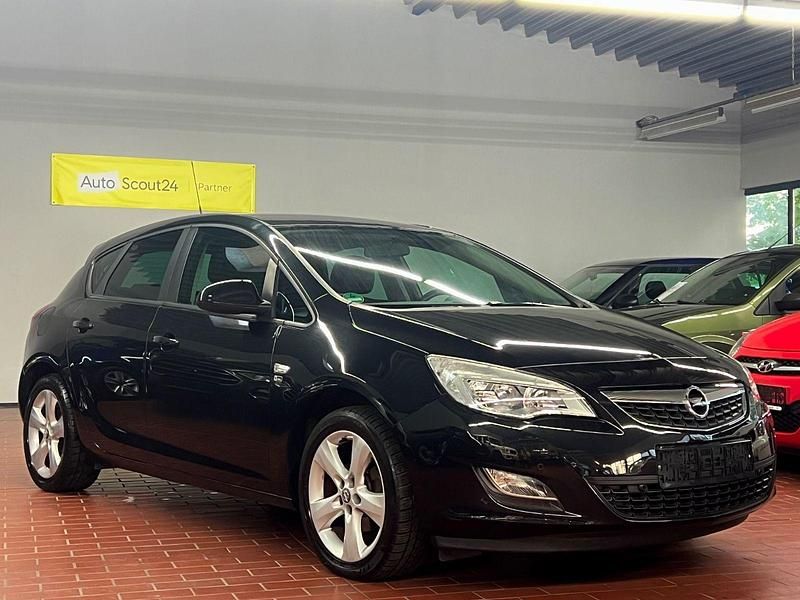 Schwarz Gebraucht 2012 Opel Astra Edition Limousine | 6.490 € (Etwas zu teuer) - Bild 1/3