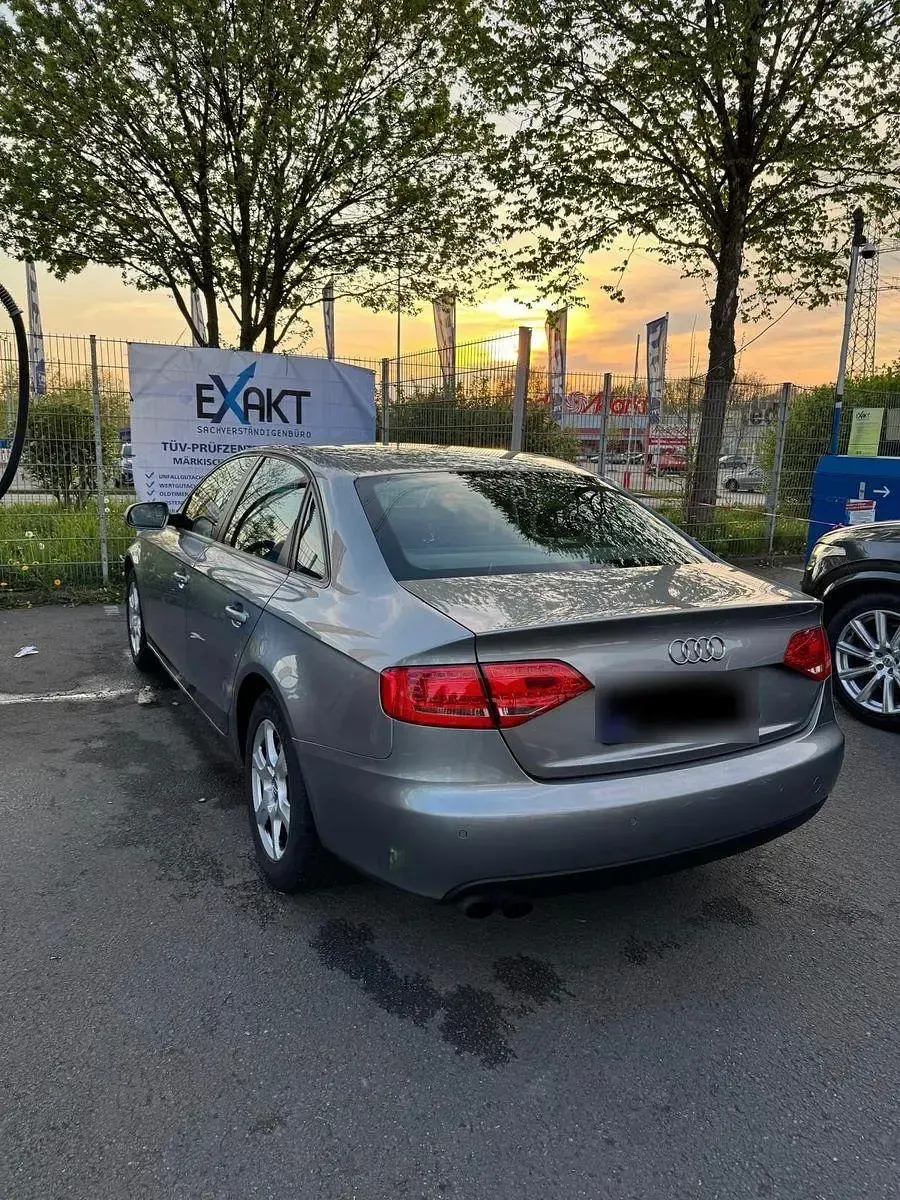 Gebraucht Audi A4 Attraction 120 PS (88 kW) 2009 Grau Limousine