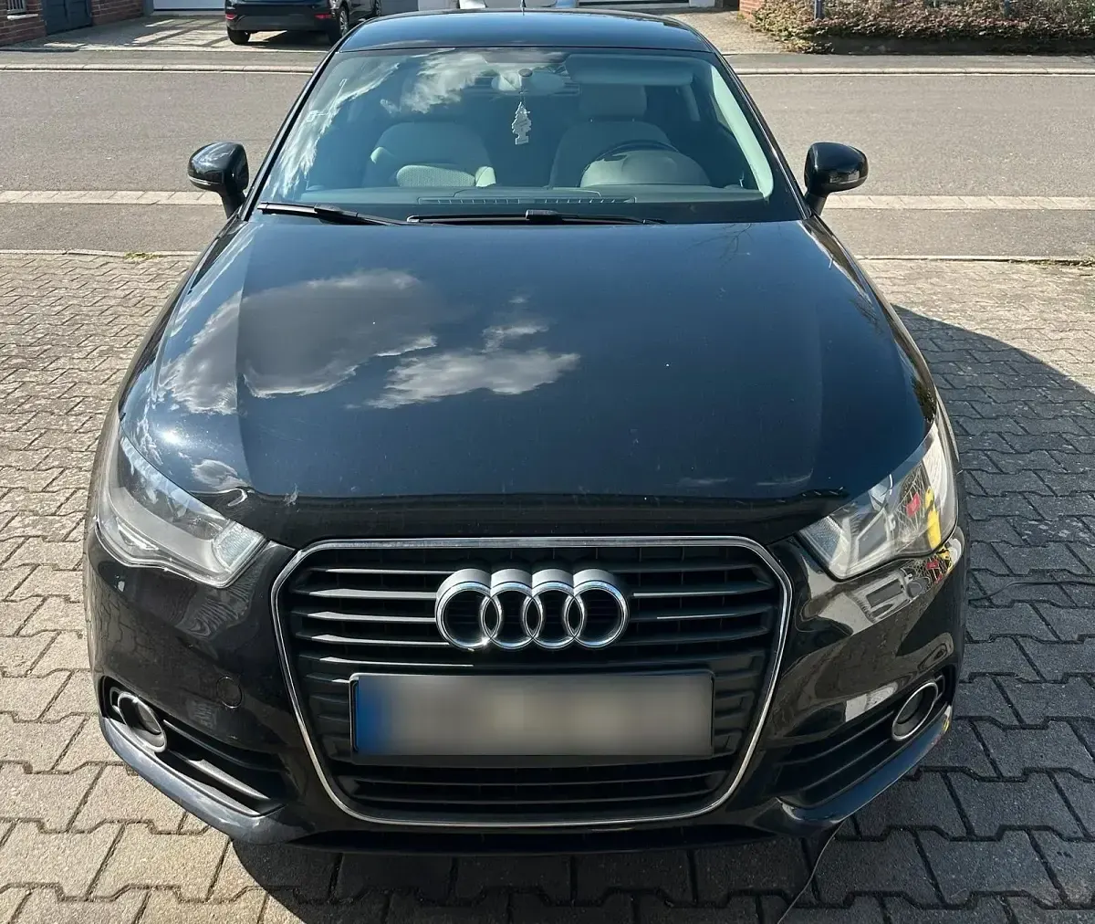 Używany Audi A1 Attraction 86 KM (63 kW) 2011 Czarny Hatchback