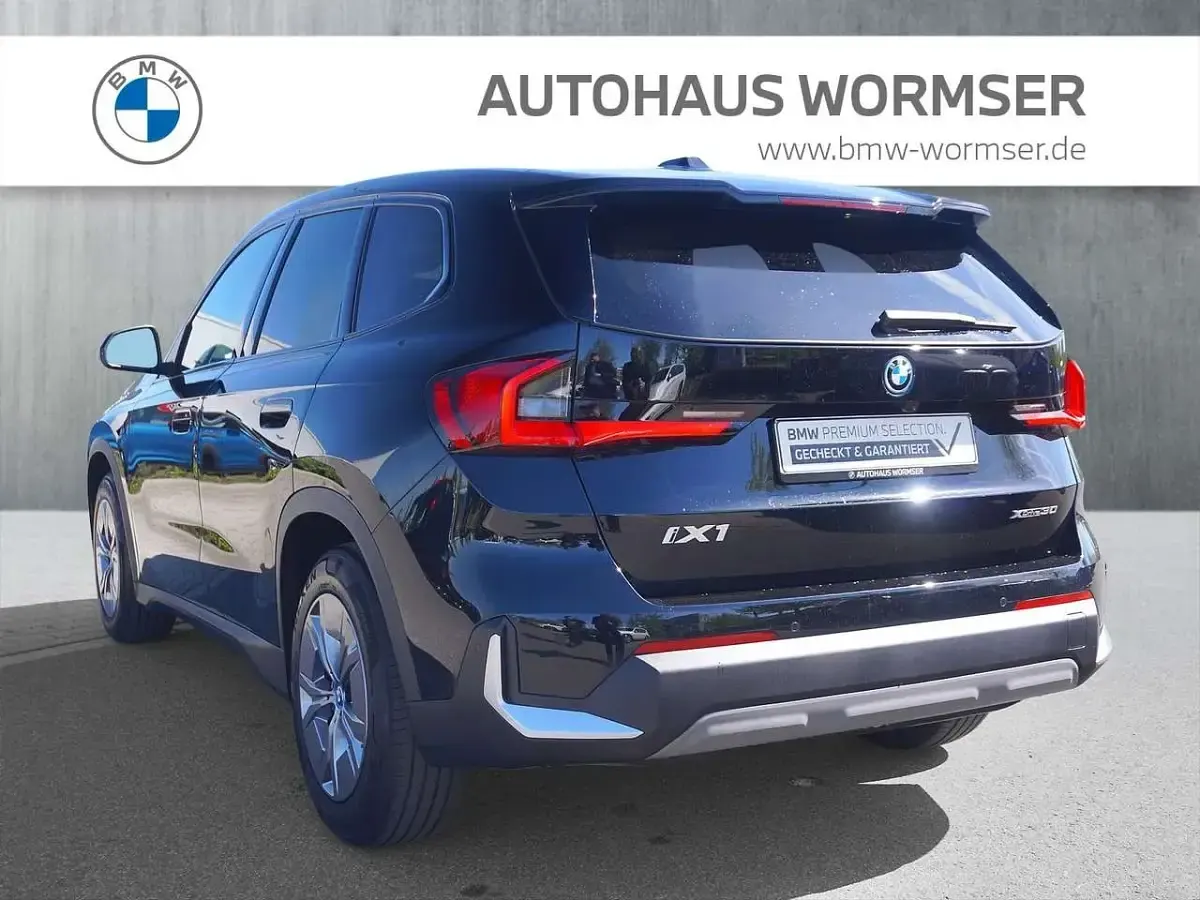 Używany BMW iX1 Performance 225 kW (306 KM) 2025 Czarny SUV