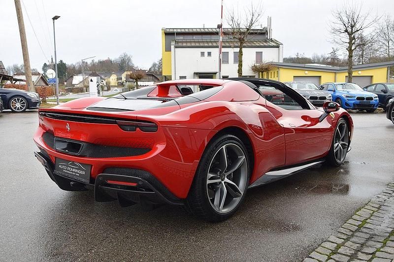 Gebraucht Ferrari 296 829 PS (609 kW) 2024 Rot Cabrio