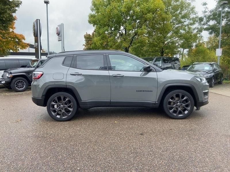 Gebraucht Jeep Compass 150 PS (110 kW) 2021 Grau SUV
