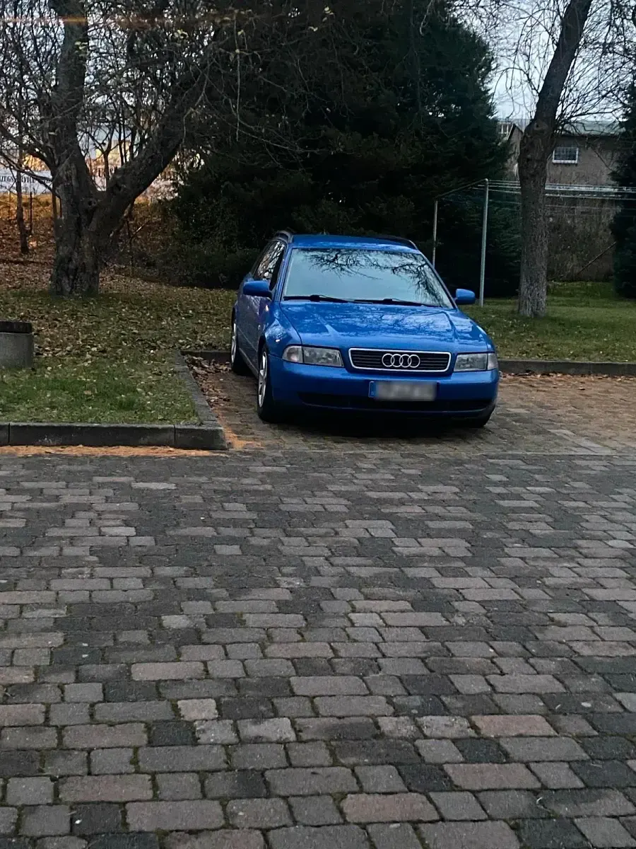 Usata Audi A4 110 CV (80 kW) 1996 Blu Station wagon