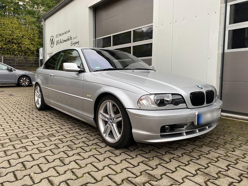 Silber Gebraucht 2001 BMW 330 Shadowline Coupé | 11.500 € (Etwas zu teuer) - Bild 1/4