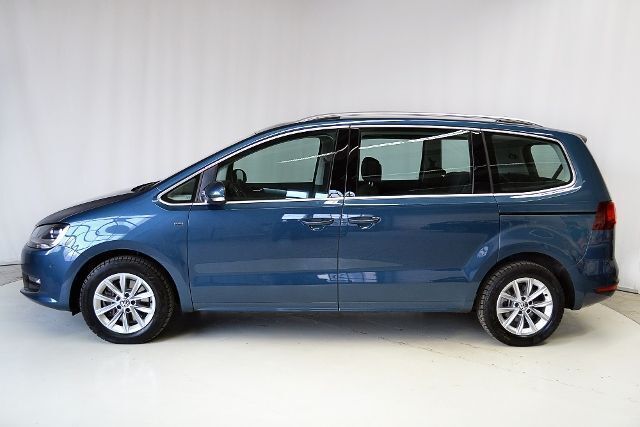 Gebraucht VW Sharan Comfortline 150 PS (110 kW) 2015 Blau metallic Van / Kleinbus