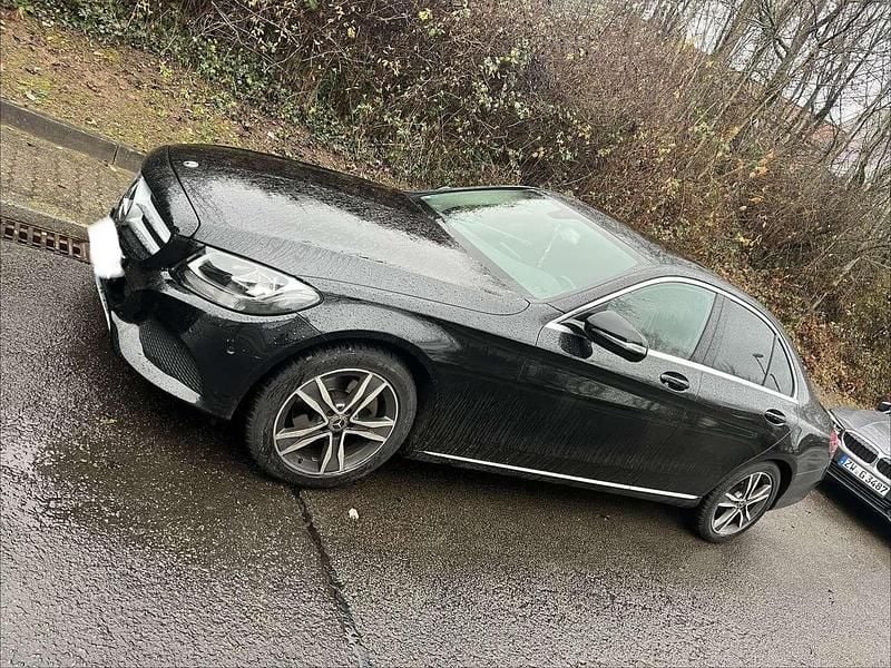 Gebraucht Mercedes C180 Avantgarde 156 PS (114 kW) 2017 Schwarz Limousine