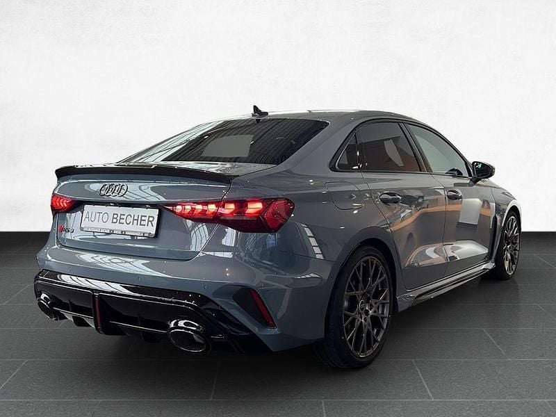 Neu Audi RS3 Advanced 400 PS (294 kW) 2025 Grau Limousine