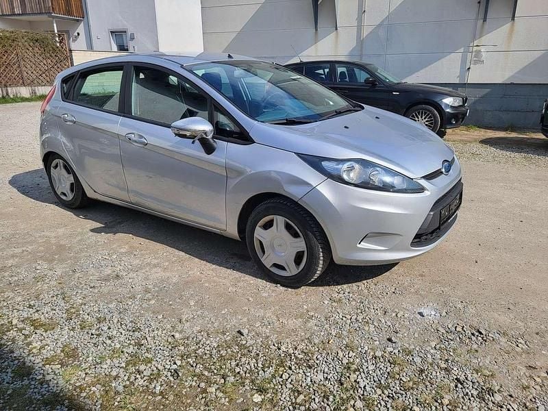 Gebraucht Ford Fiesta Trend 82 PS (60 kW) 2009 Polarsilber metallic Kleinwagen