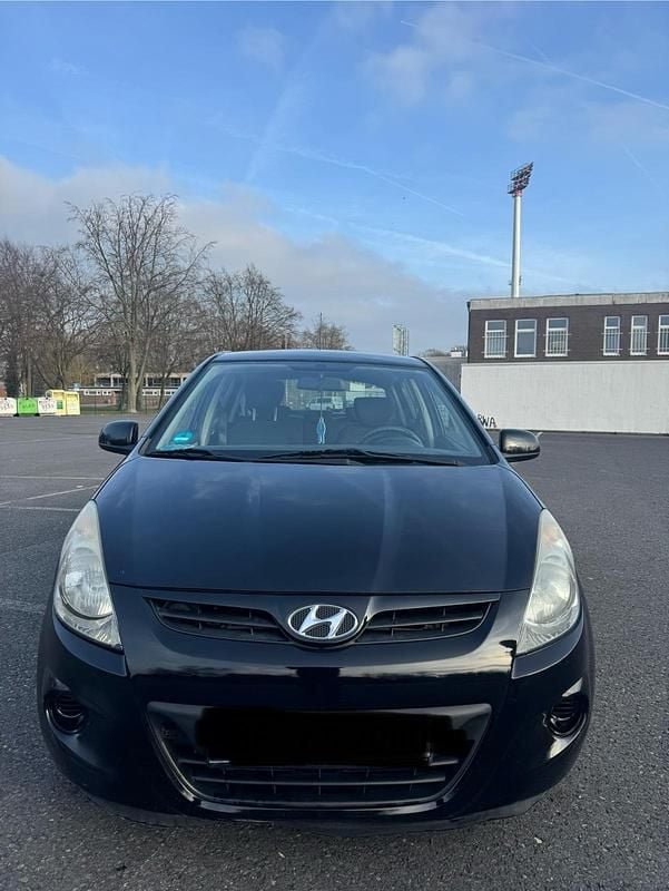 Schwarz Gebraucht 2010 Hyundai i20 Edition Limousine | 1.200 € (Superpreis) - Bild 1/4