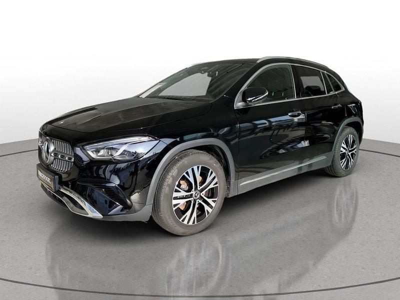 Gebraucht Mercedes GLA180 Progressive 136 PS (100 kW) 2025 Unilack nachtschwarz SUV