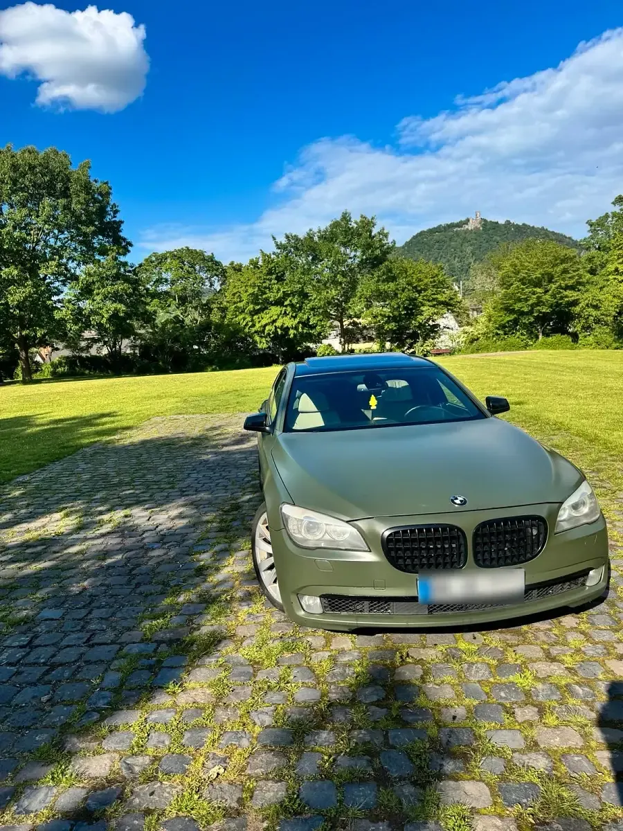 Gebraucht BMW 740 306 PS (225 kW) 2011 Andere farben Limousine