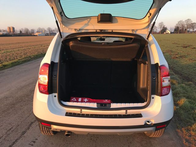 Gebraucht Dacia Duster Lauréate 105 PS (77 kW) 2015 Weiß metallic SUV