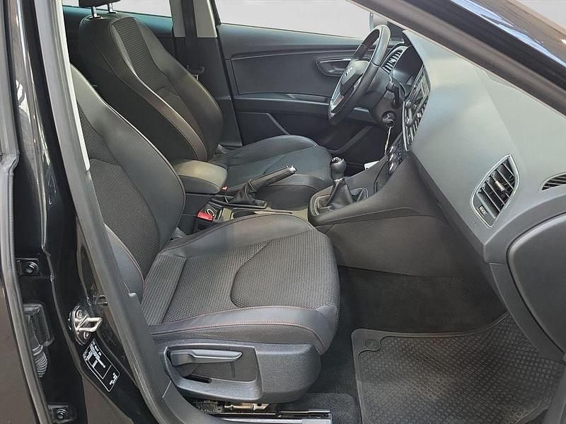 Second-hand Seat Leon FR 140 CP (102 kW) 2015 Negru Berlinǎ